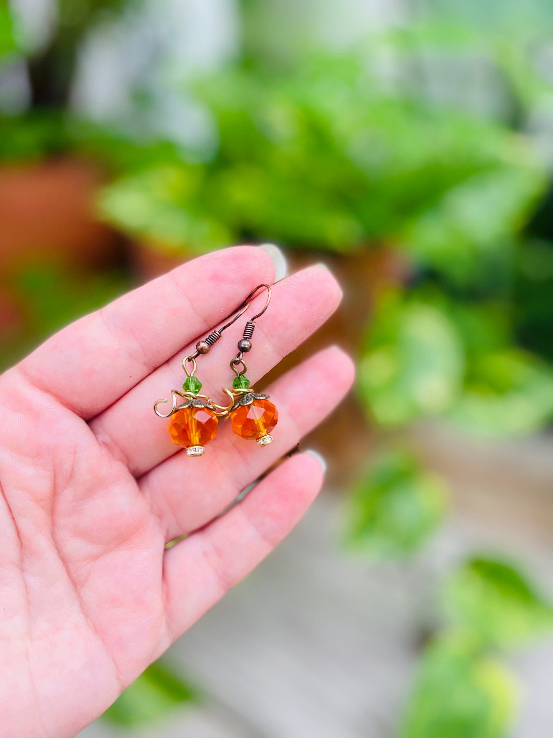 Halloween earrings, cute fall jewellery, pumpkin earrings dangle crystal, lightweight autumn earrings, Halloween party costume accessory
