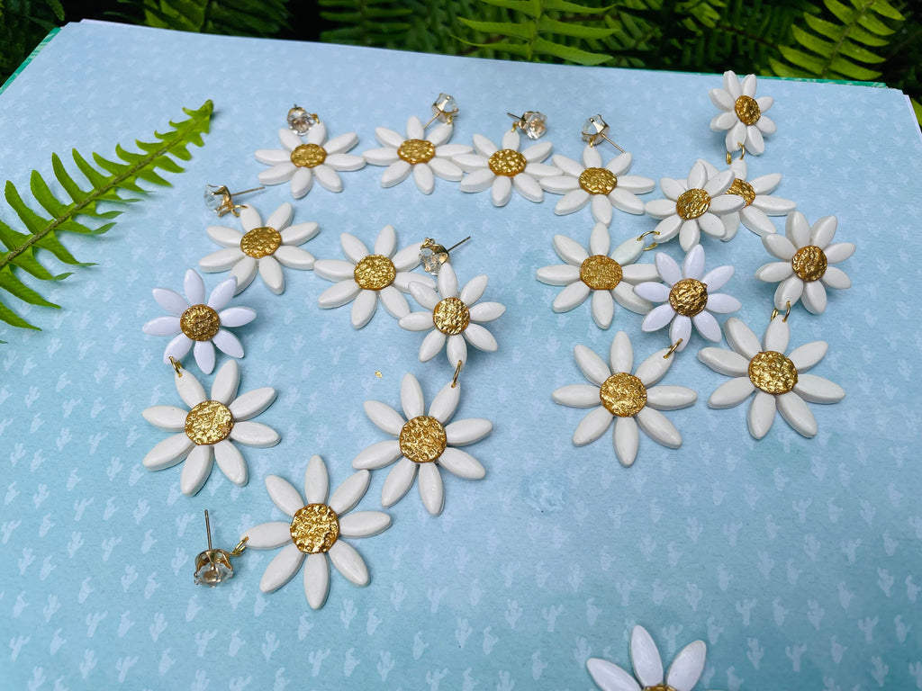 Polymer clay daisy earrings, bridesmaid jewelry, white flower earrings for bride, double daisy earrings