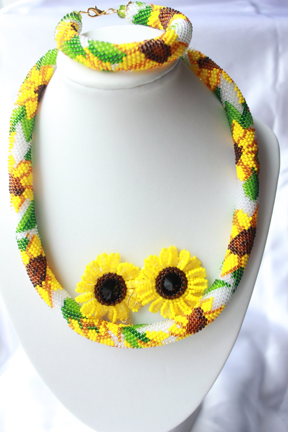 Ukrainian national flower Sunflower Necklace for women, handmade, Crochet Necklace for her mom, Ukrainian jewelry bracelet, Ukraine seller