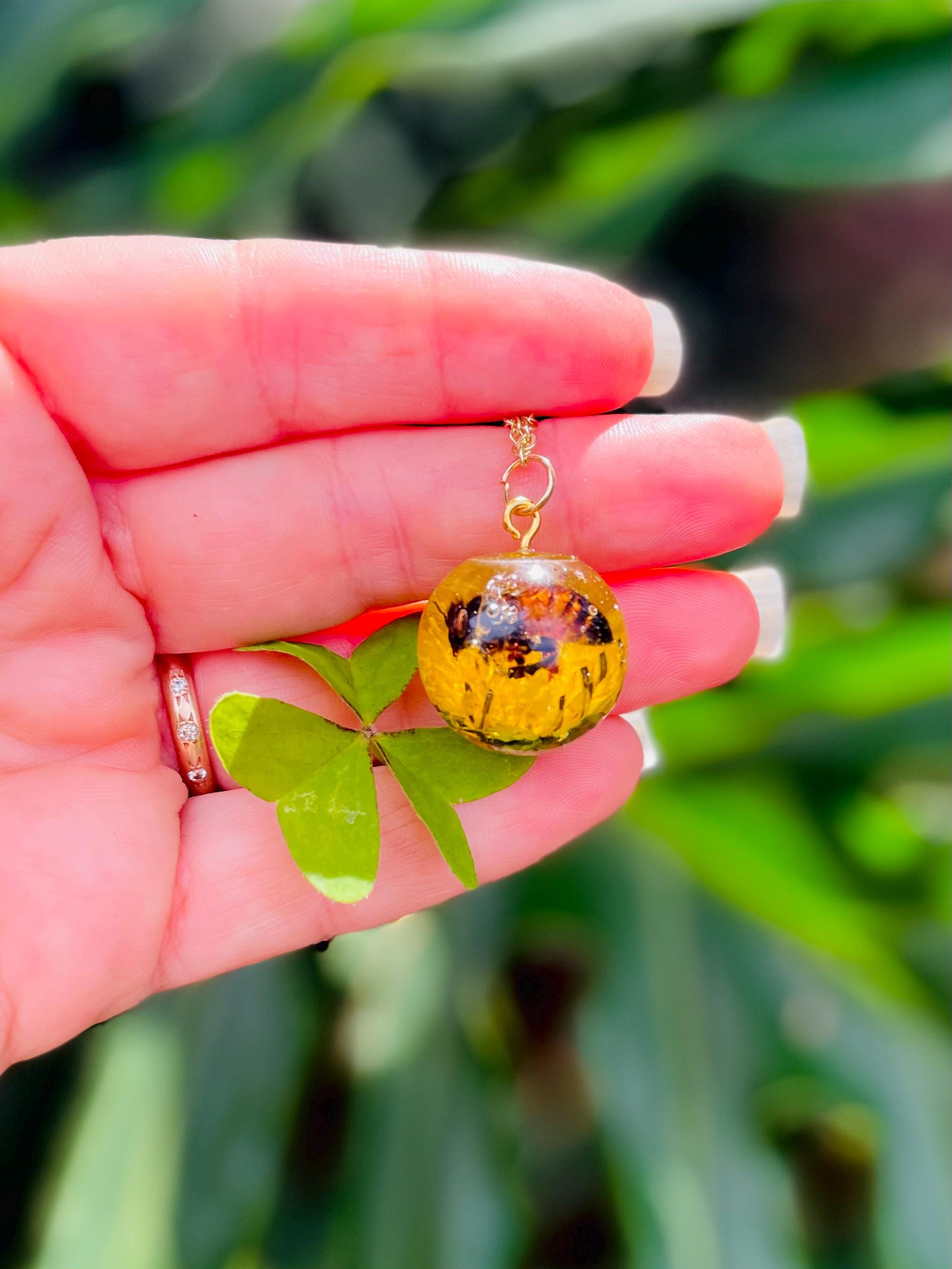 Real Bee Pendant Necklace - Gold/Silver Dandelion Flower Jewelry Gift for Her Resin