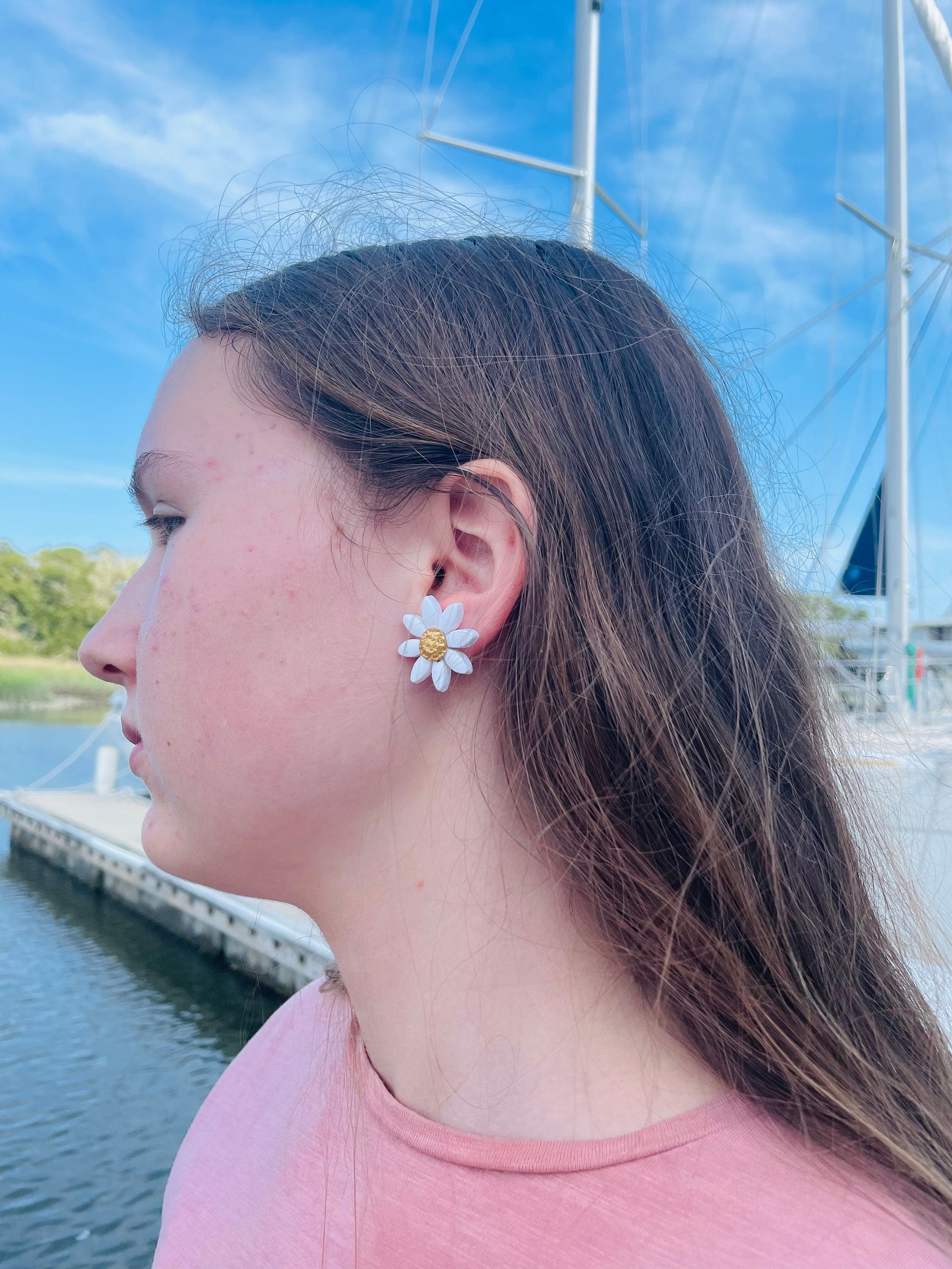 Polymer clay daisy earrings, bridesmaid jewelry, white flower earrings for bride, double daisy earrings