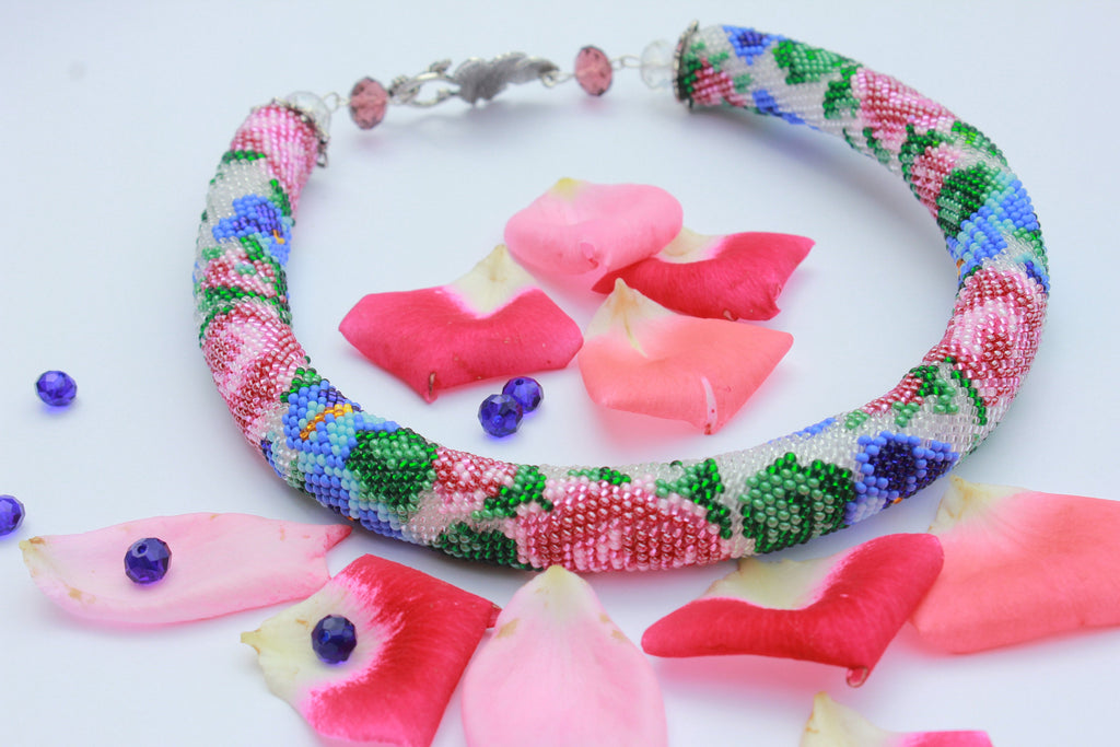 Pink roses necklace~mother of the bride gift~seed bead choker~summer necklace for women~birthday jewelry for her~romantic present for wife~
