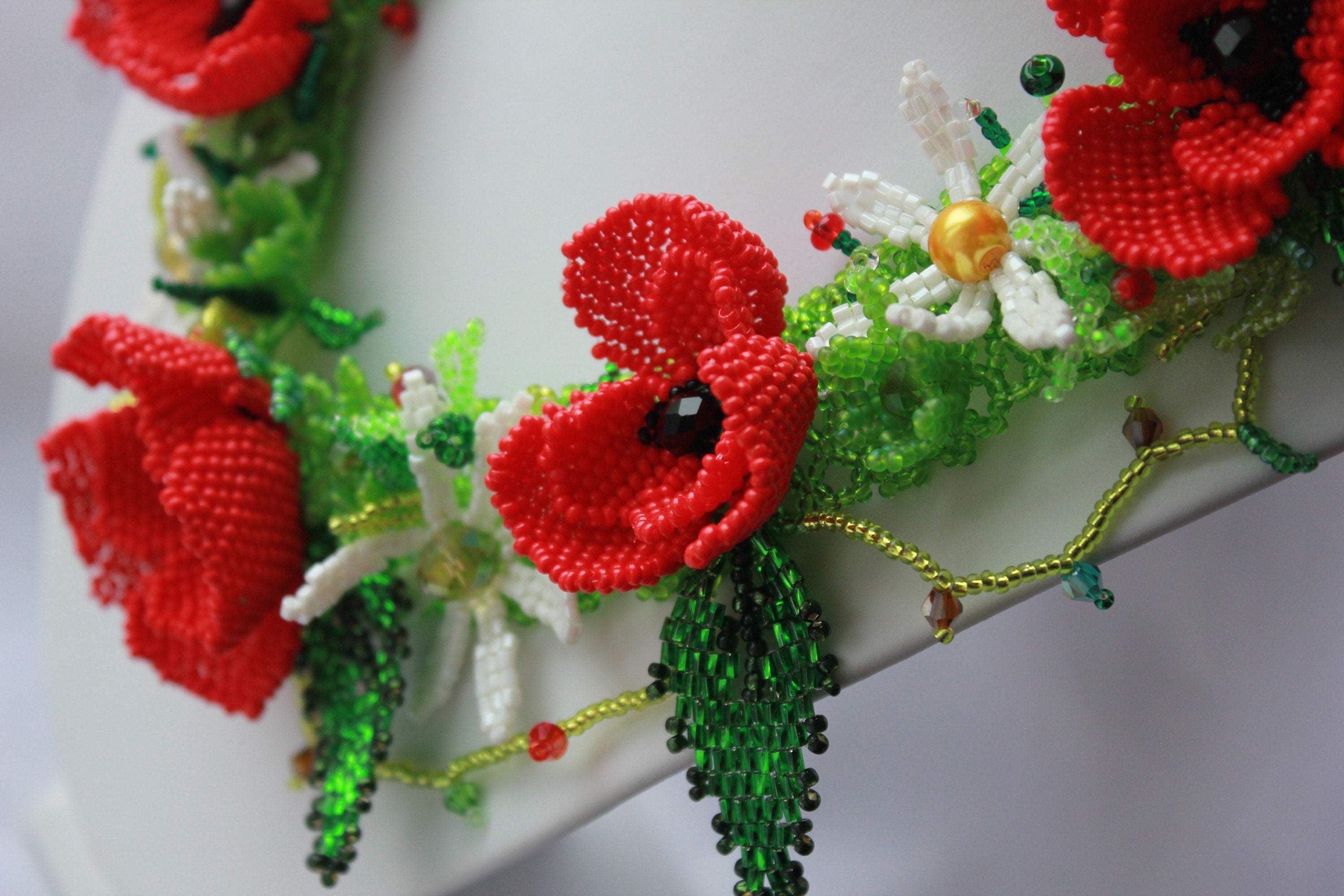 Red poppy and daisy necklace~floral choker collar~unique gifts for women~seed bead statement jewelry~bride floral headpiece~anniversary gift