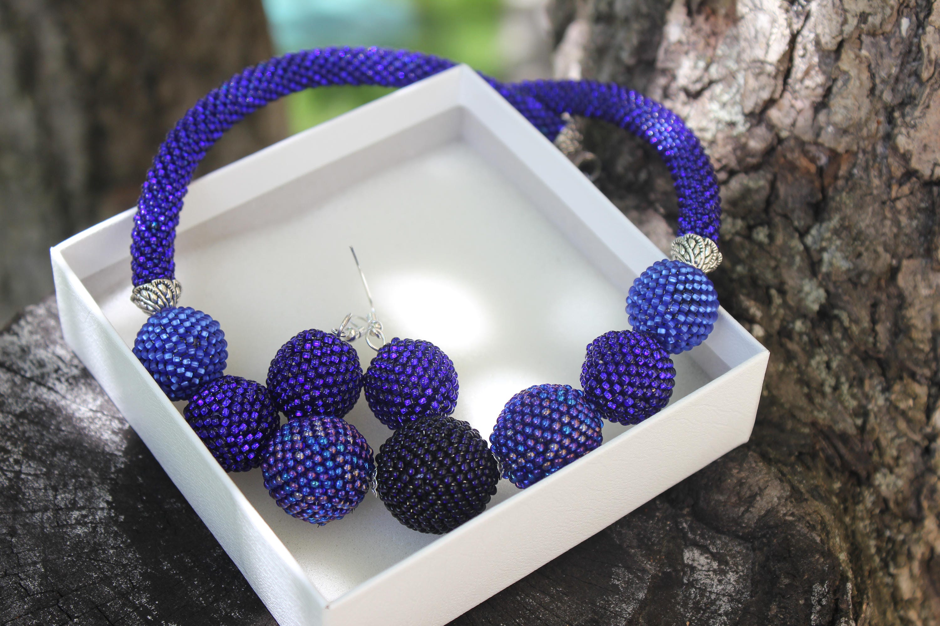 Blue bib choker necklaces for women seed beaded ball bonbon jewelry for her bold statement necklaces, fashion jewellery for women bridesmaid
