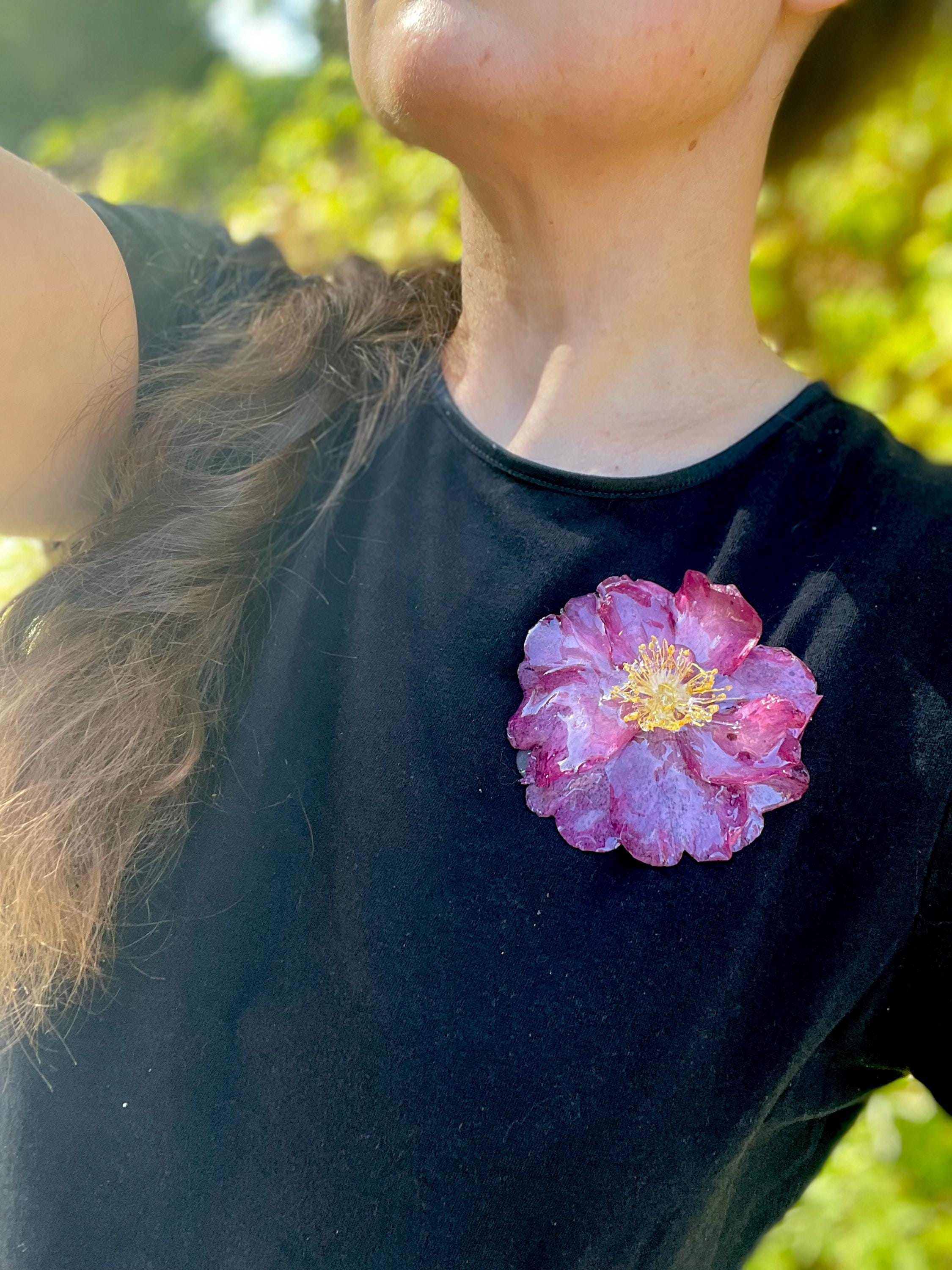 Real Camellia Flower Wedding Brooch - Glamorous Statement Pin for Brides / Grooms  Special Occasion Resin Jewelry