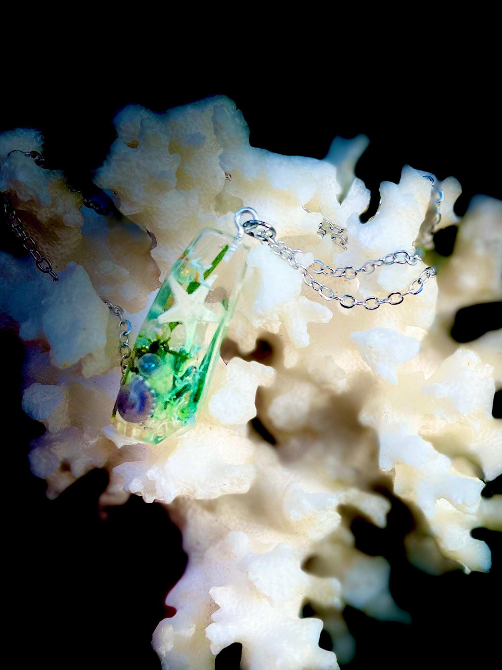 Handmade Resin Sea Star Necklace: Beach Wedding Jewelry for Men/Women