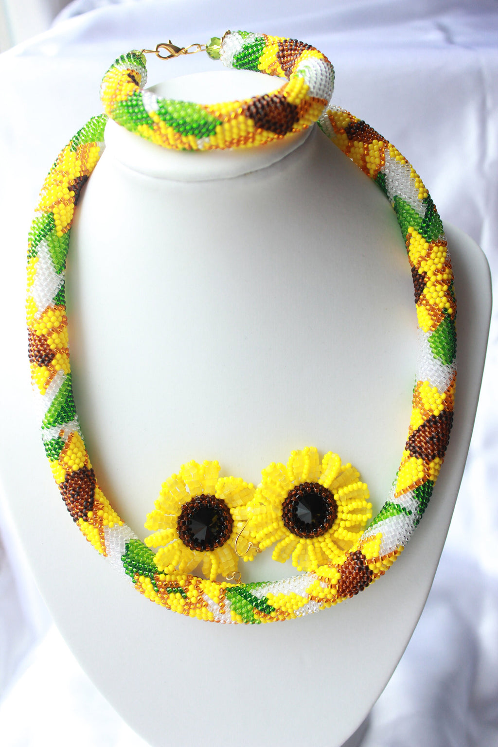 Ukrainian national flower Sunflower Necklace for women, handmade, Crochet Necklace for her mom, Ukrainian jewelry bracelet, Ukraine seller