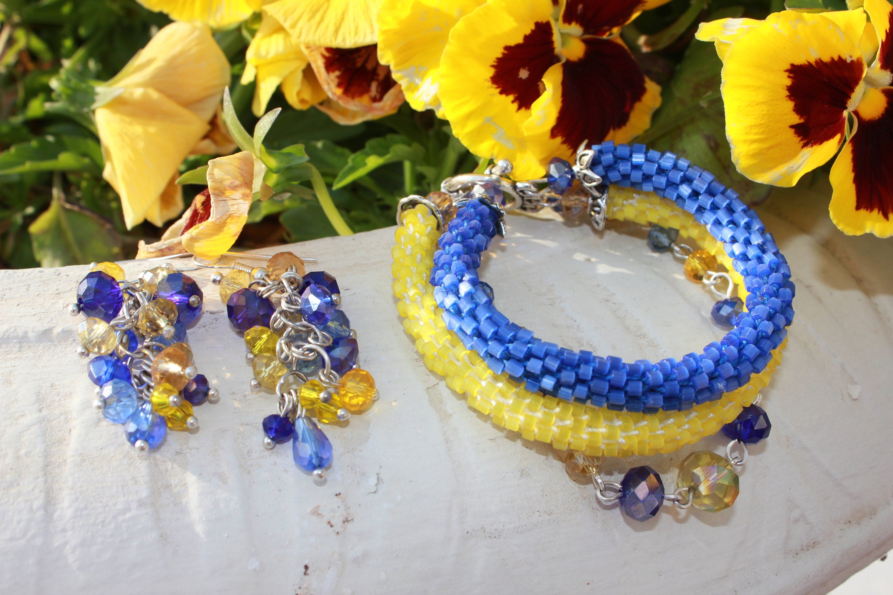 Stand with Ukraine bracelet Blue and yellow Ukraine flag bracelet Seed Bead bracelet Ukrainian bracelet Ukraine Jewelry Ukraine gift Ukraine