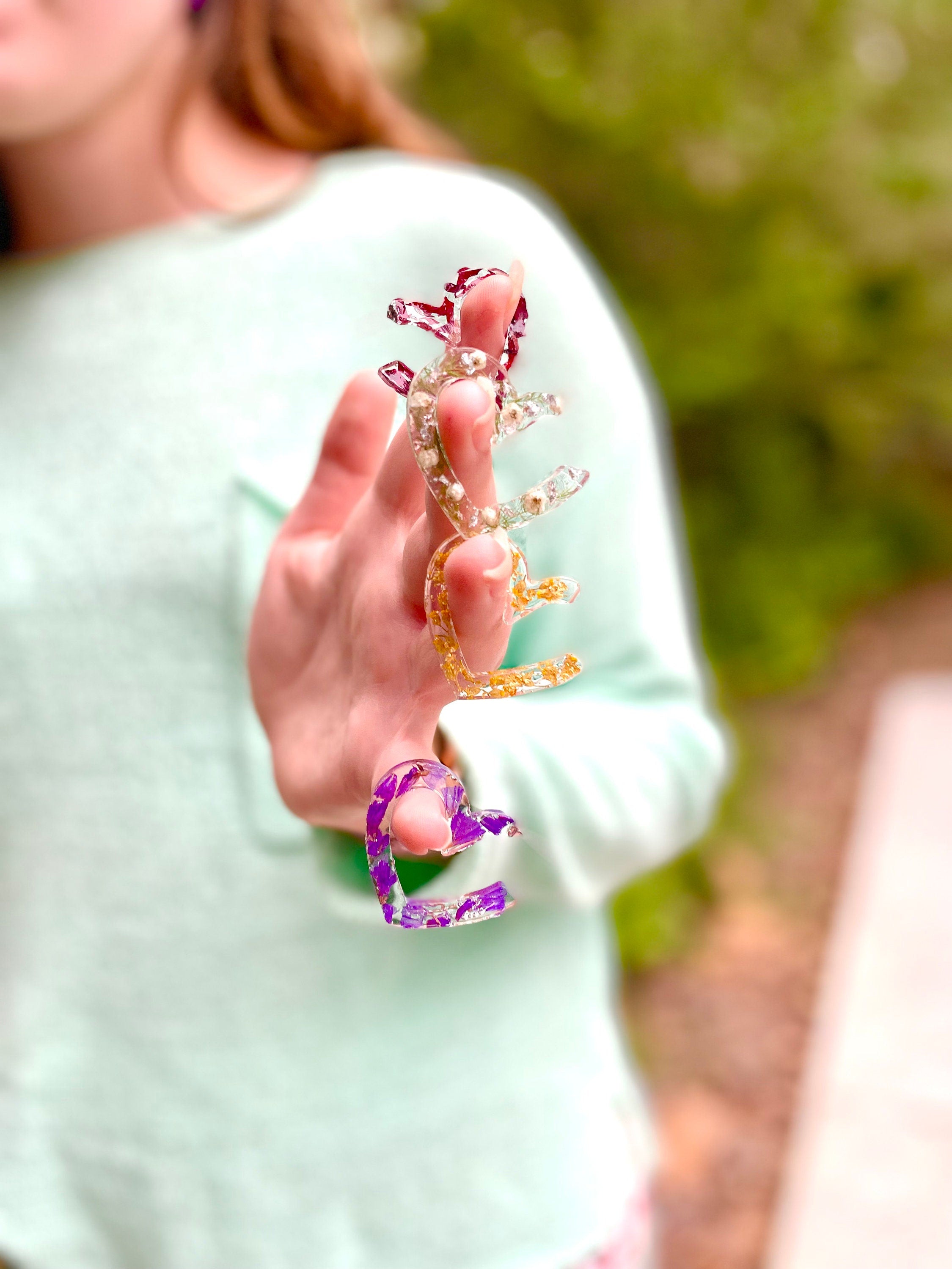 Purple pressed flower heart shape huggie hoop earrings mothers day gift for her birth flower resin heart hoop earrings for bridesmaid gift