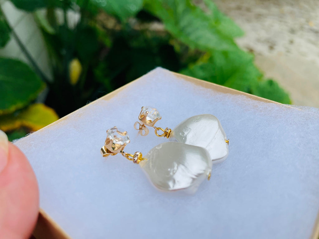 Big pearl bridal earrings, Baroque freshwater Pearl Gold Swarovski crystal earrings, fall weddings earrings, long stud earrings gift for her
