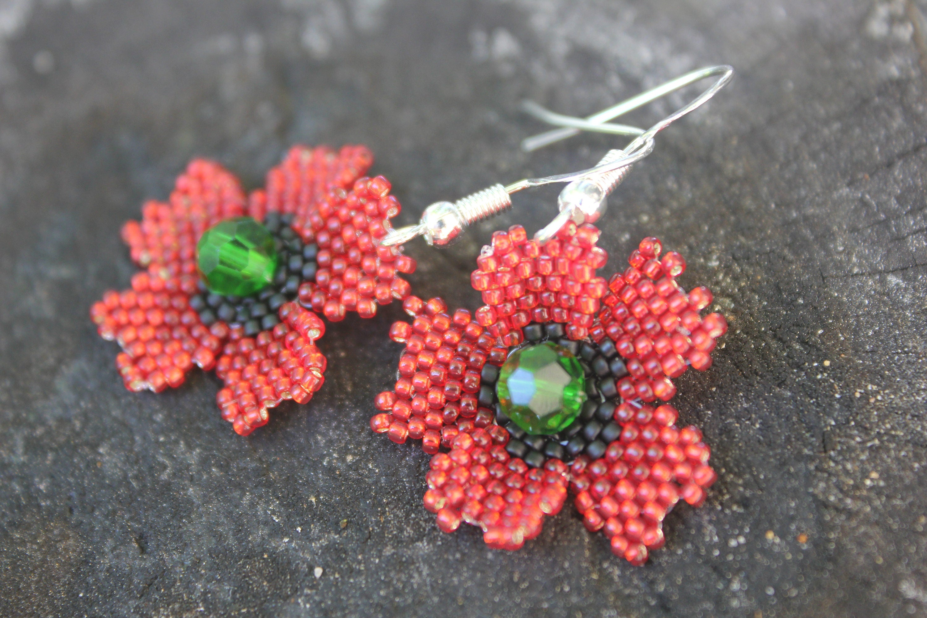 Red poppy earrings, Red Flower Earrings, Red Dangling Earrings, Beaded Flower Earrings, handmade Drop Earrings, modern beadwork jewelry mom