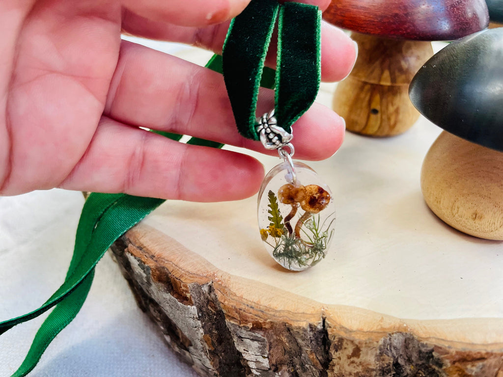 Emerald Green Velvet Choker: Victorian Real Flower Necklace Coquette Cosplay