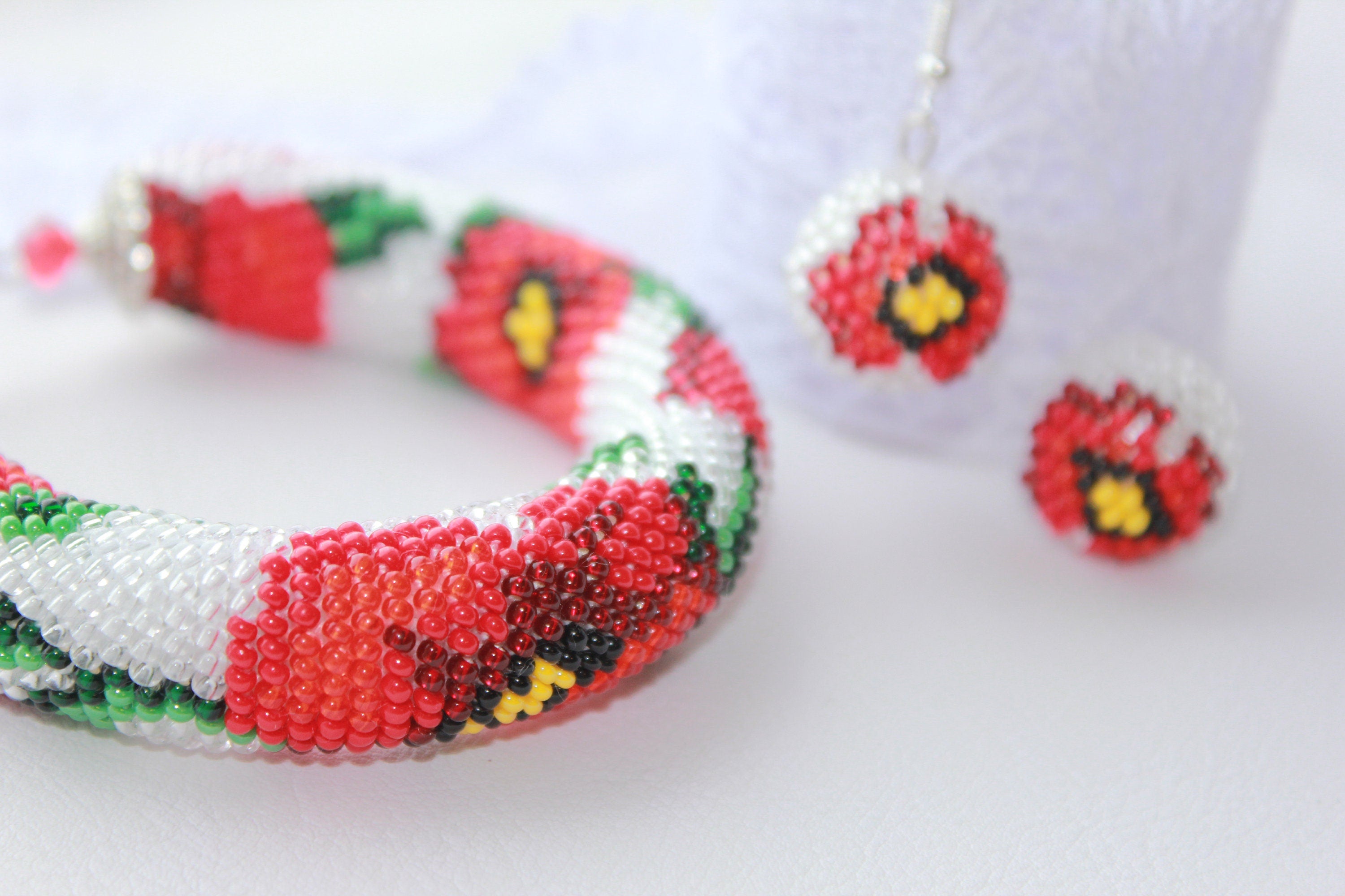 Mothers day gift red poppies bracelet, red flower bracelet mom, floral bracelet beaded for bridesmaid, jewelry for bride, wife birthday gift