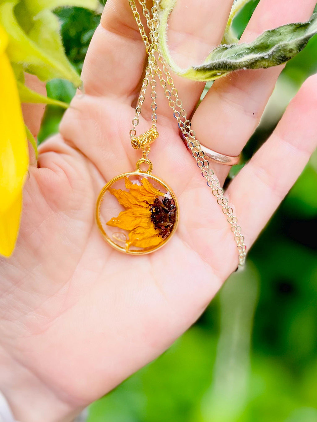 Real Sunflower necklace Sunflower necklace for women, Sunflower jewelry Pressed Flower Necklace Sunflower gifts Sunflowers Sunflower pendant
