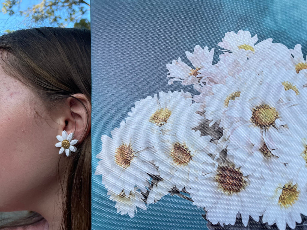 Polymer clay daisy earrings, bridesmaid jewelry, white flower earrings for bride, double daisy earrings