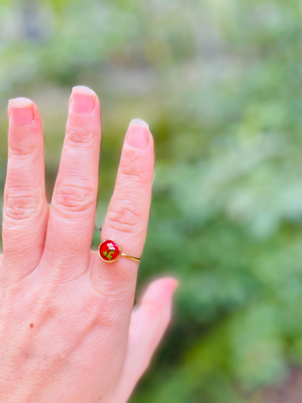 Queen Anne's Lace Flower Ring: Red Resin Gold Stainless Steel January Birth Flower