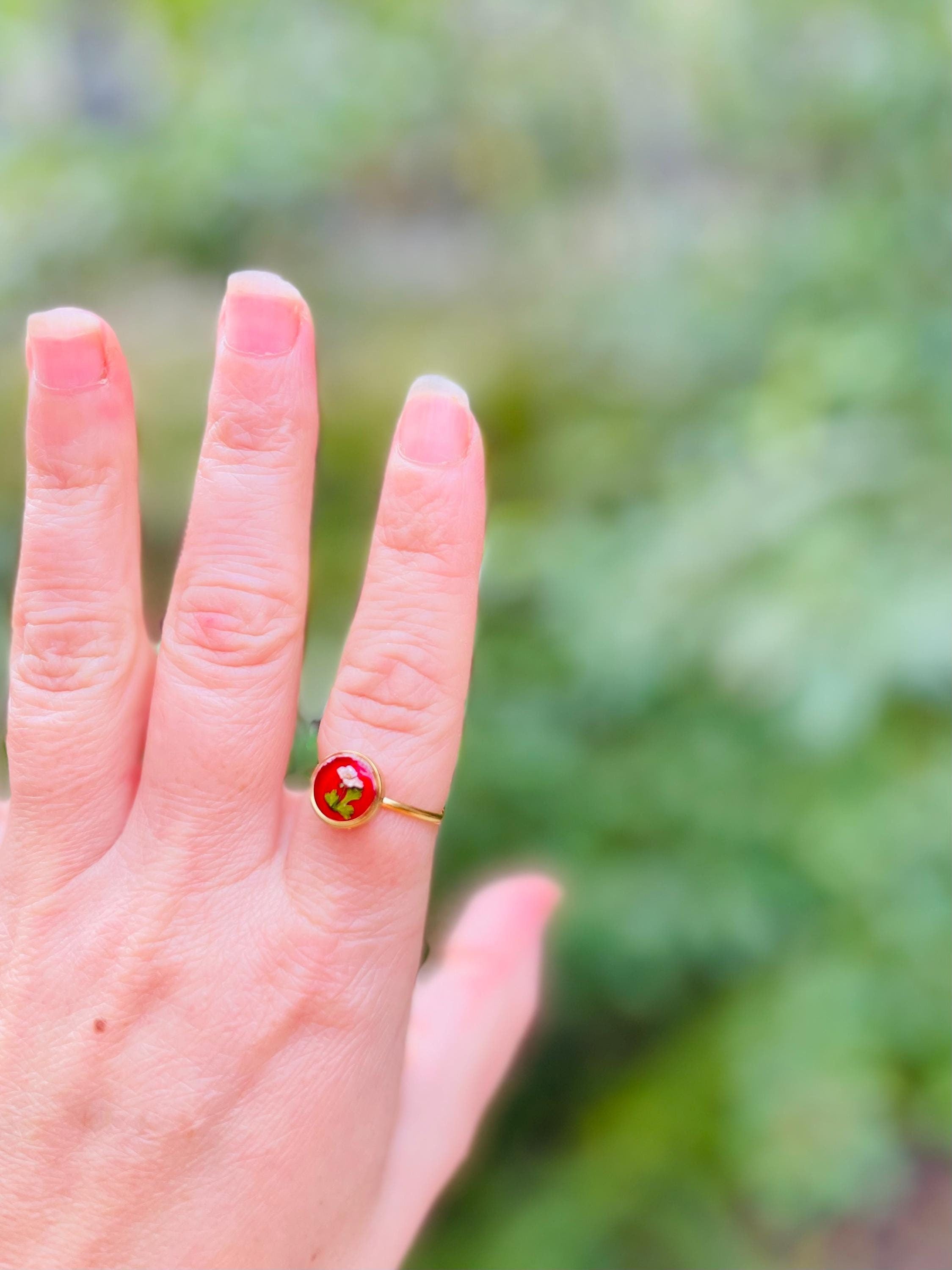 Queen Anne's Lace Flower Ring: Red Resin Gold Stainless Steel January Birth Flower