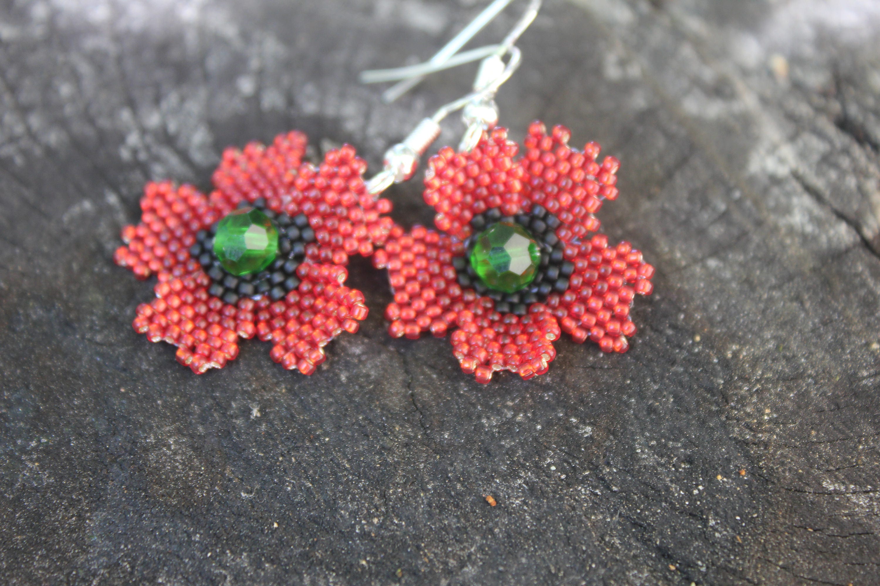 Red poppy earrings, Red Flower Earrings, Red Dangling Earrings, Beaded Flower Earrings, handmade Drop Earrings, modern beadwork jewelry mom