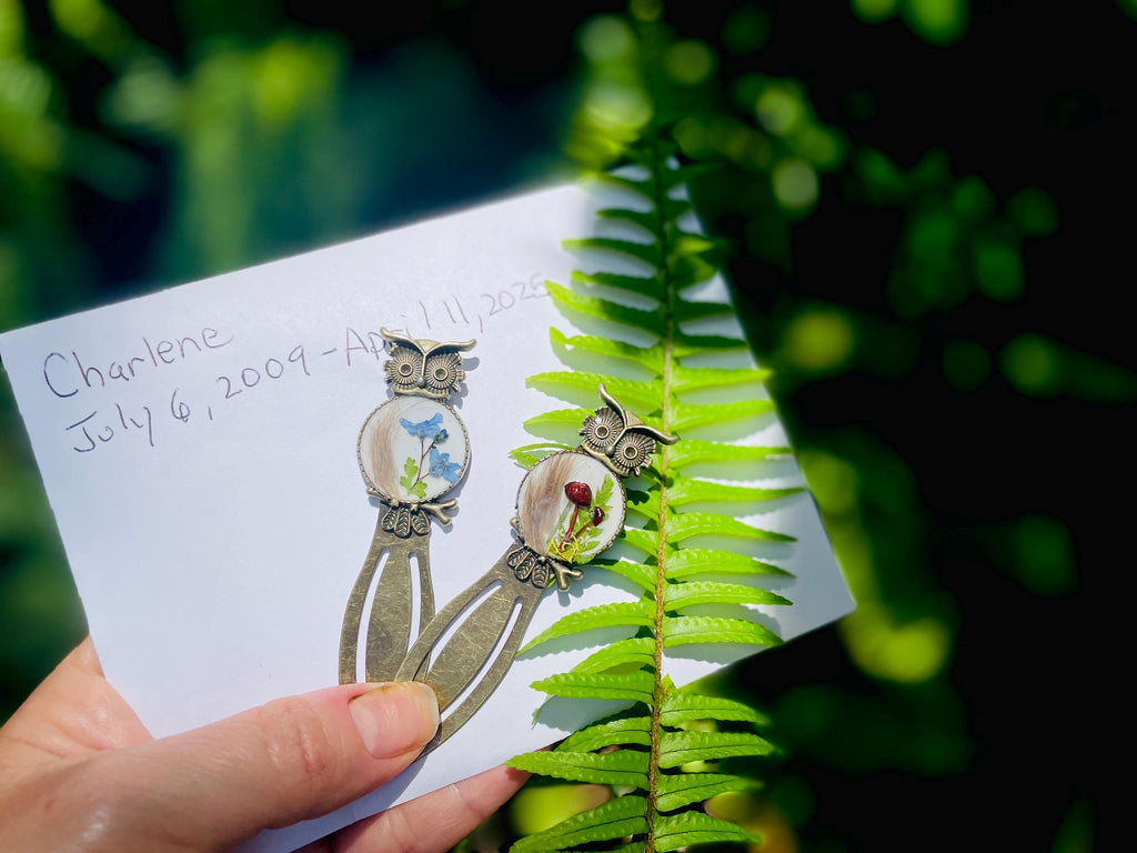 Custom Pet Hair Memorial Bookmark: Dried Flowers, Resin Keepsake