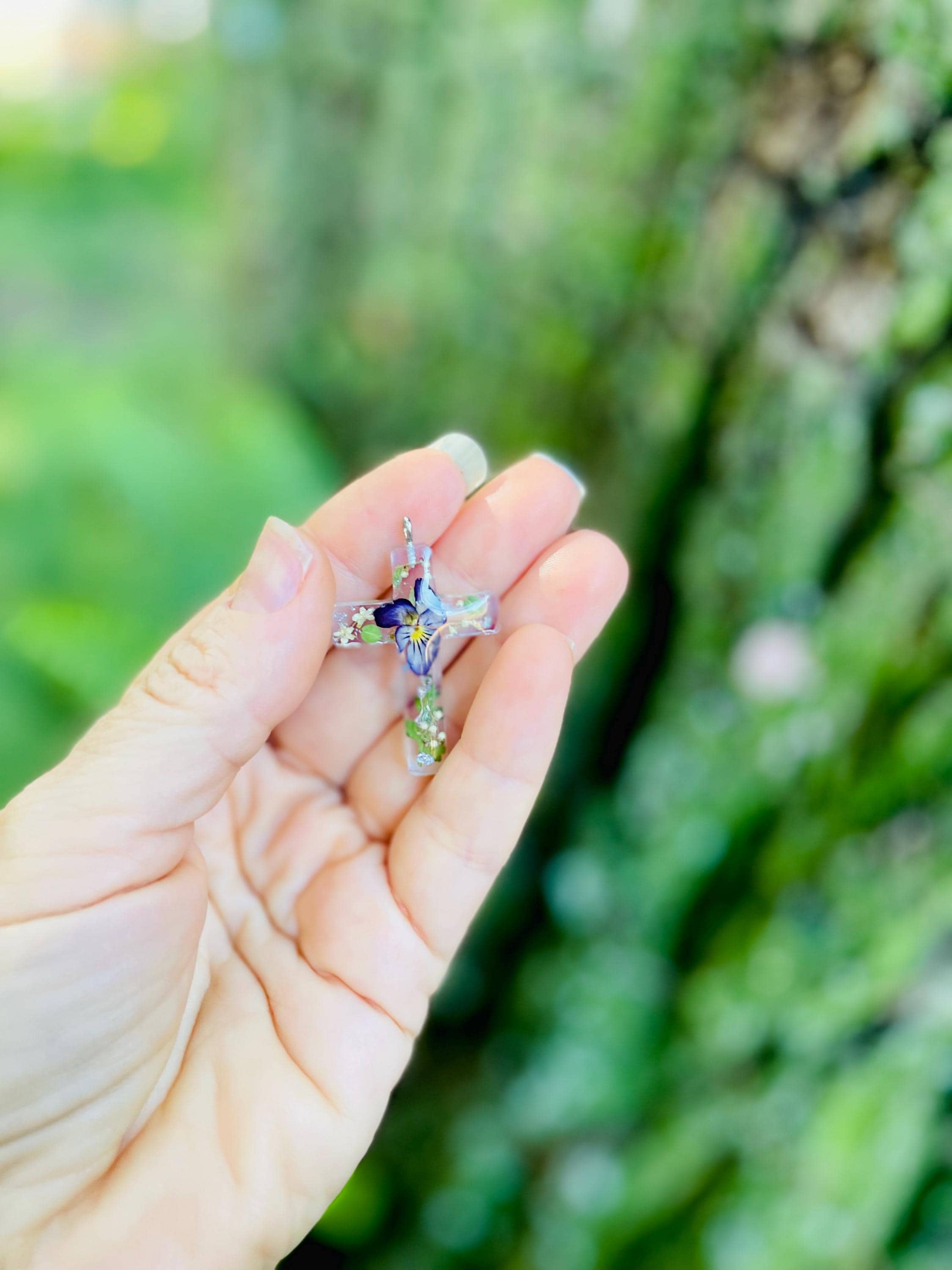 Personalized Violet Flower Cross Necklace - February Birth Flower Resin Pendant Jewelry custom Birthstone
