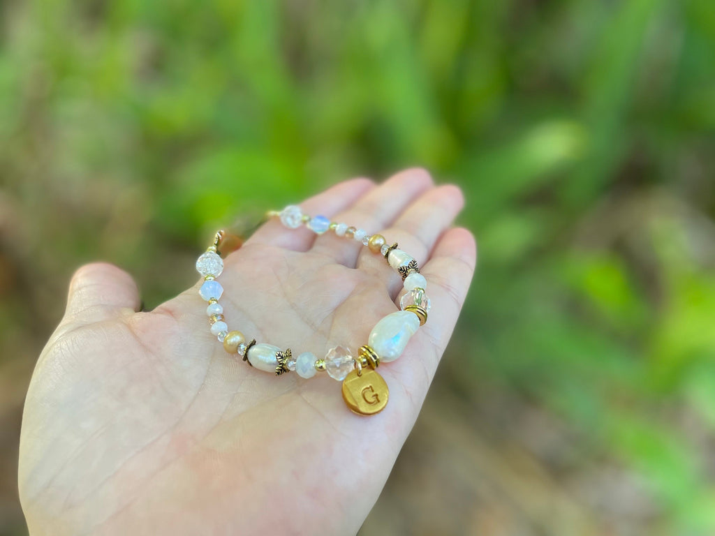 Personalized Charm Bracelet, Custom Pearl Bangle For Mom, Mother's Gift, Initial Bracelet, Family Bracelet, Bridesmaids Gift, Teacher gifts