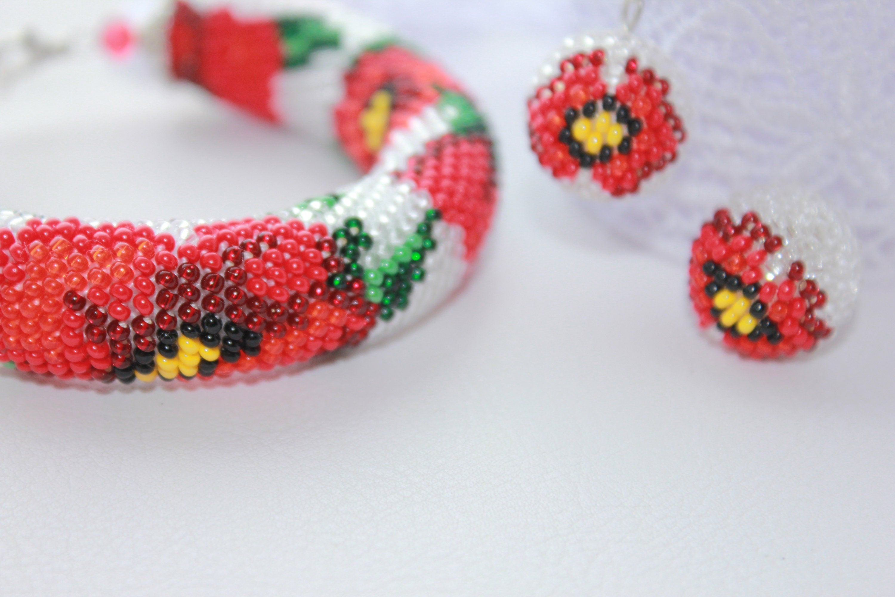 Mothers day gift red poppies bracelet, red flower bracelet mom, floral bracelet beaded for bridesmaid, jewelry for bride, wife birthday gift