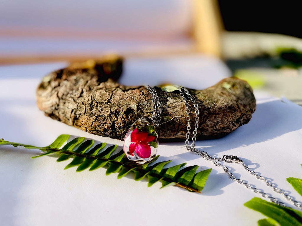 Sweet Pea Flower Necklace: April Birth Flower Resin Jewelry