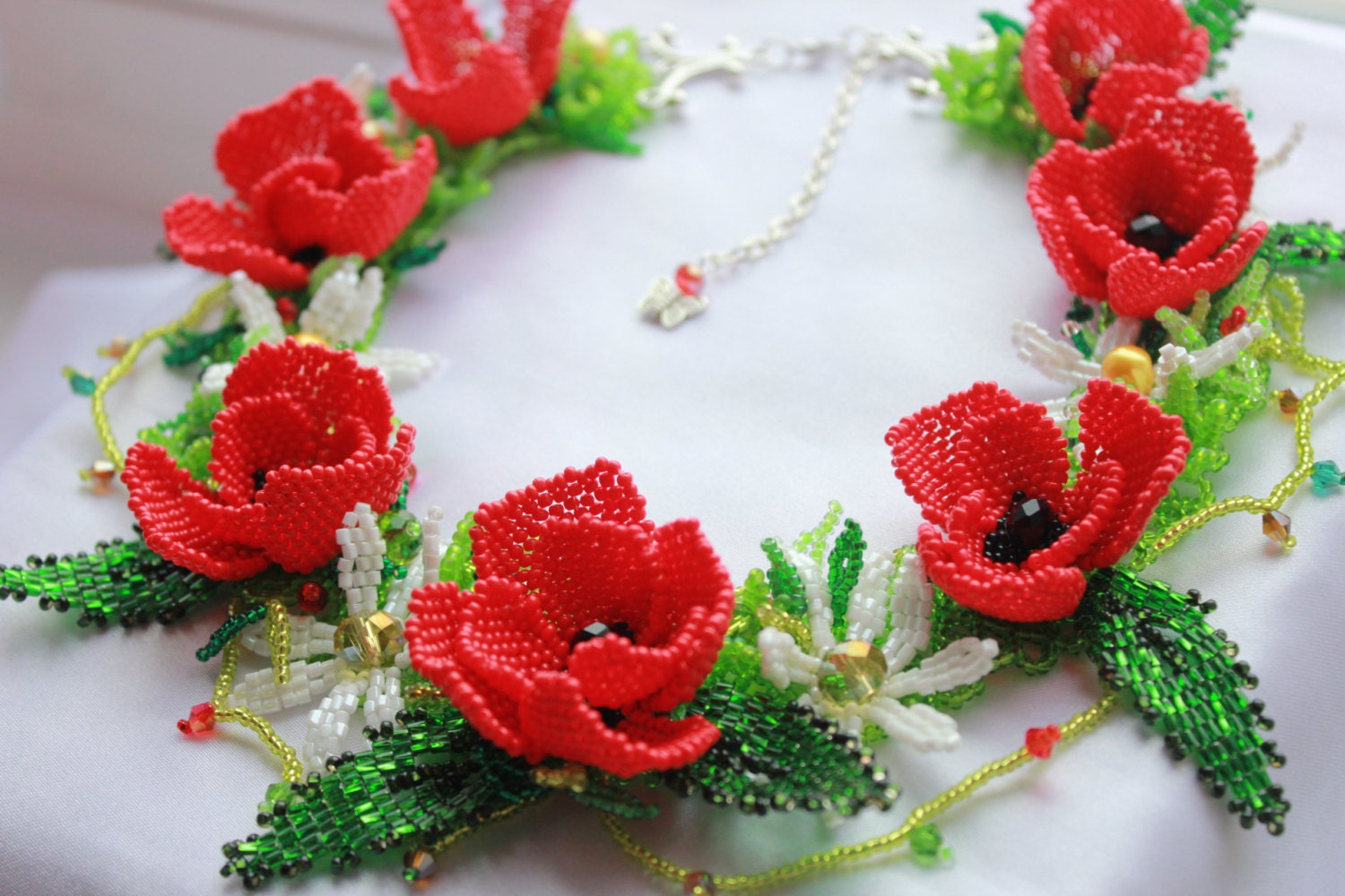 Red poppy and daisy necklace~floral choker collar~unique gifts for women~seed bead statement jewelry~bride floral headpiece~anniversary gift