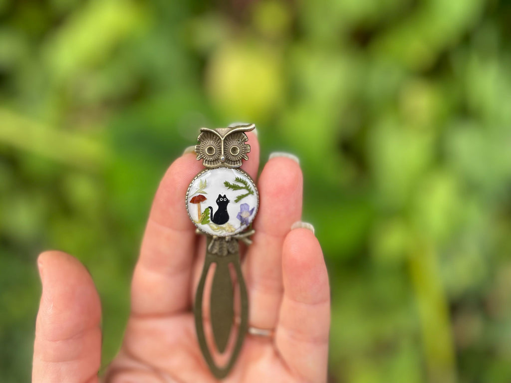 Personalized Metal Cat Bookmark: Custom Initial Pressed Flower Mushroom Book lover Galentine gift