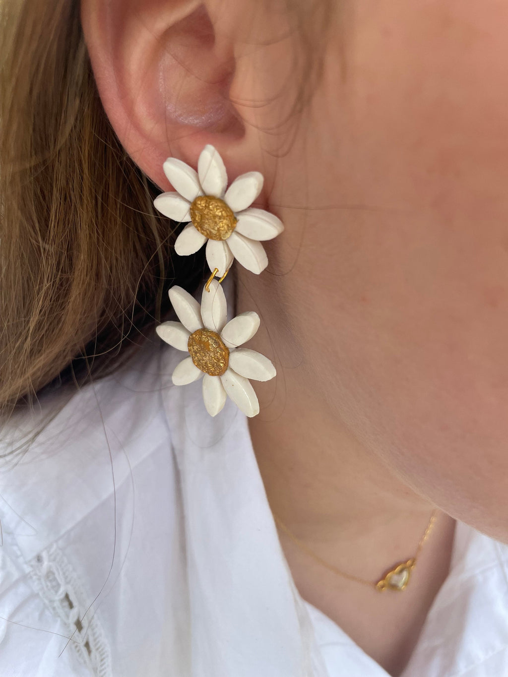 Polymer clay daisy earrings, bridesmaid jewelry, white flower earrings for bride, double daisy earrings