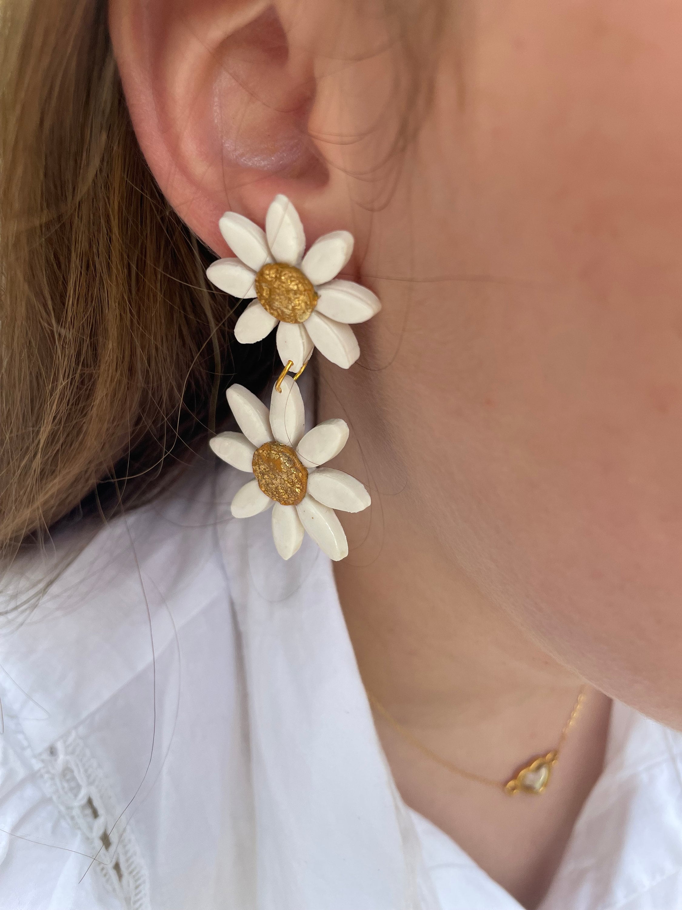 Polymer clay daisy earrings, bridesmaid jewelry, white flower earrings for bride, double daisy earrings