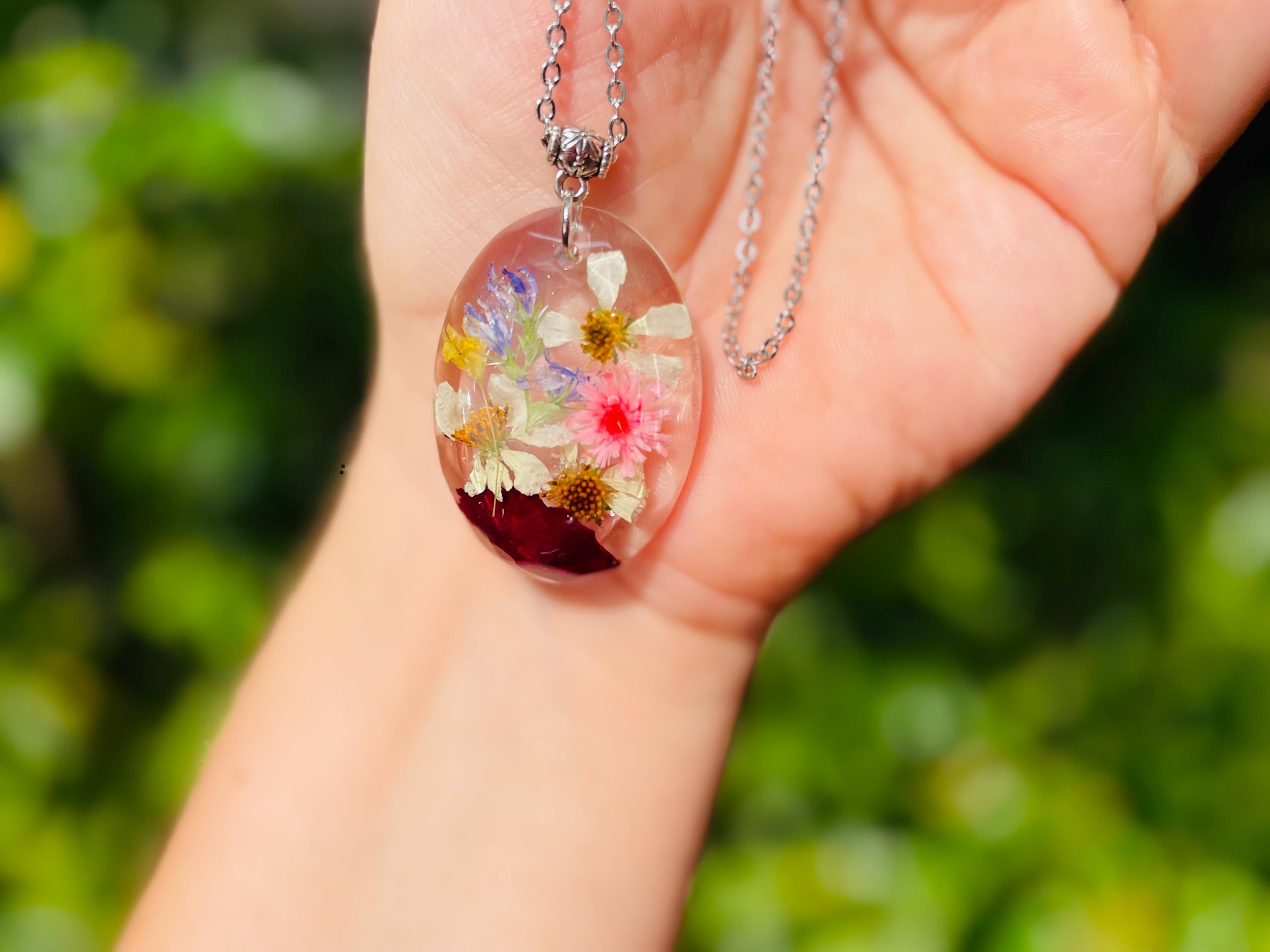 Personalized Birth Flower Necklace for Mom or Grandma: Handcrafted Resin Jewelry with Kids Birthflower