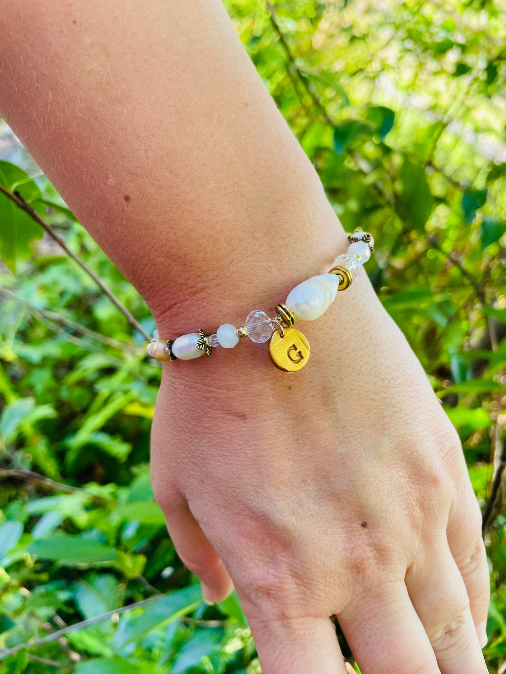 Personalized Charm Bracelet, Custom Pearl Bangle For Mom, Mother's Gift, Initial Bracelet, Family Bracelet, Bridesmaids Gift, Teacher gifts