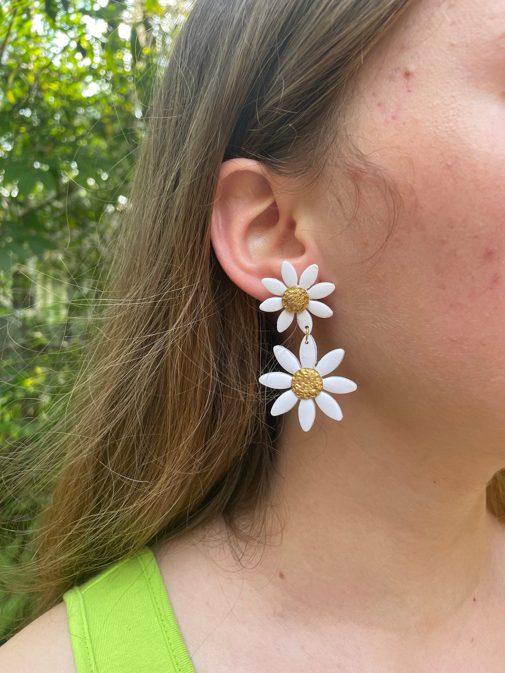 Polymer clay daisy earrings, bridesmaid jewelry, white flower earrings for bride, double daisy earrings