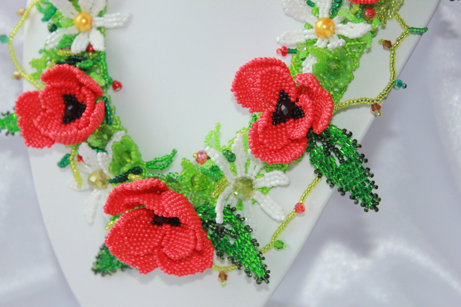 Red poppy and daisy necklace~floral choker collar~unique gifts for women~seed bead statement jewelry~bride floral headpiece~anniversary gift