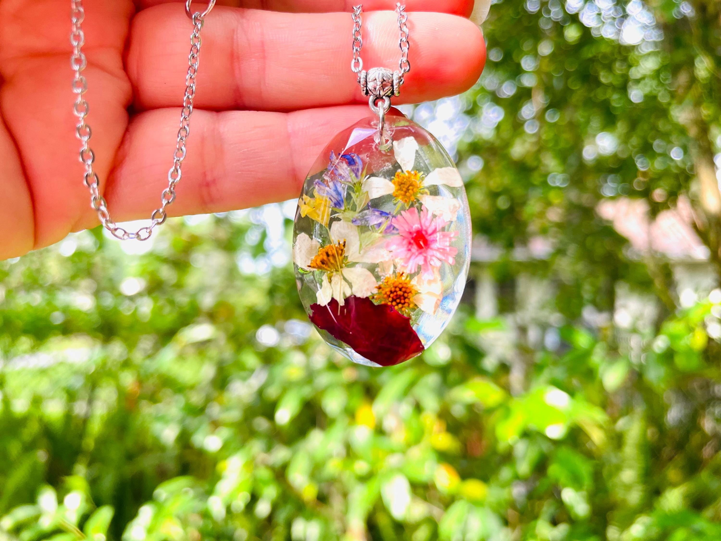 Personalized Birth Flower Necklace for Mom or Grandma: Handcrafted Resin Jewelry with Kids Birthflower