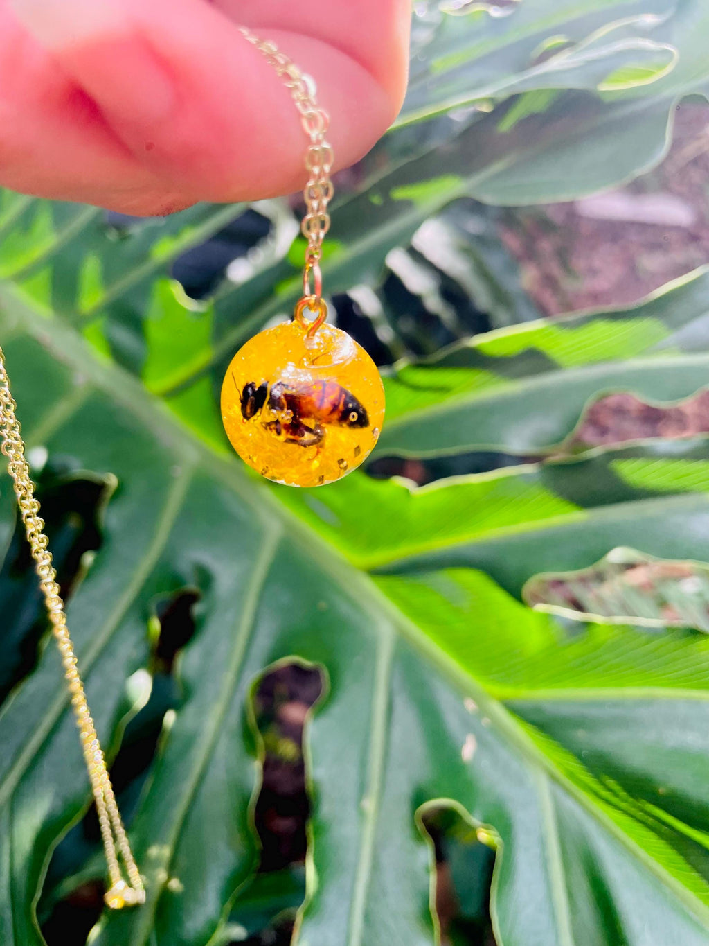Real Bee Pendant Necklace - Gold/Silver Dandelion Flower Jewelry Gift for Her Resin