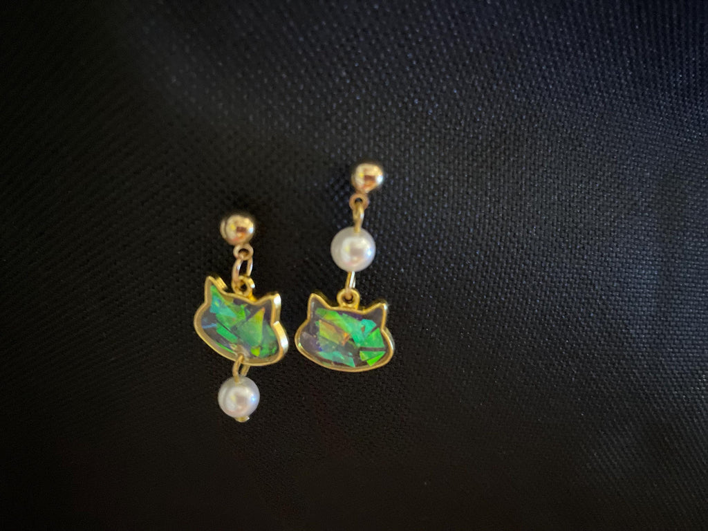 Iridescent Cat Head Earrings: Gold Boho Freshwater Pearl Dangles