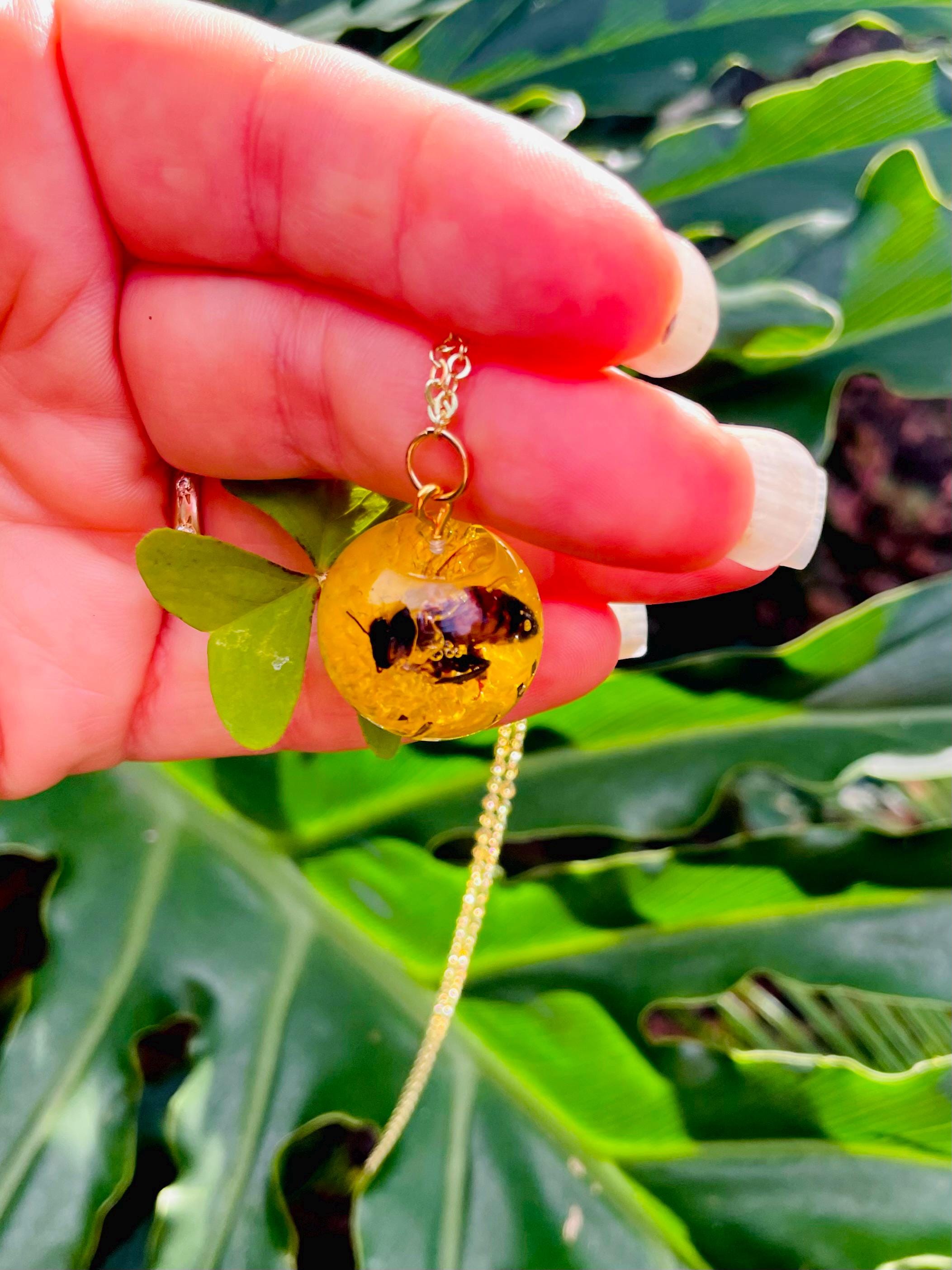 Real Bee Pendant Necklace - Gold/Silver Dandelion Flower Jewelry Gift for Her Resin