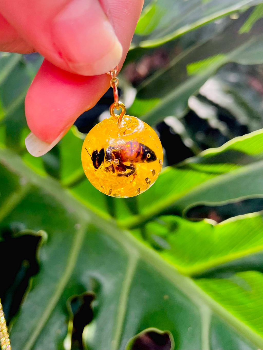 Real Bee Pendant Necklace - Gold/Silver Dandelion Flower Jewelry Gift for Her Resin
