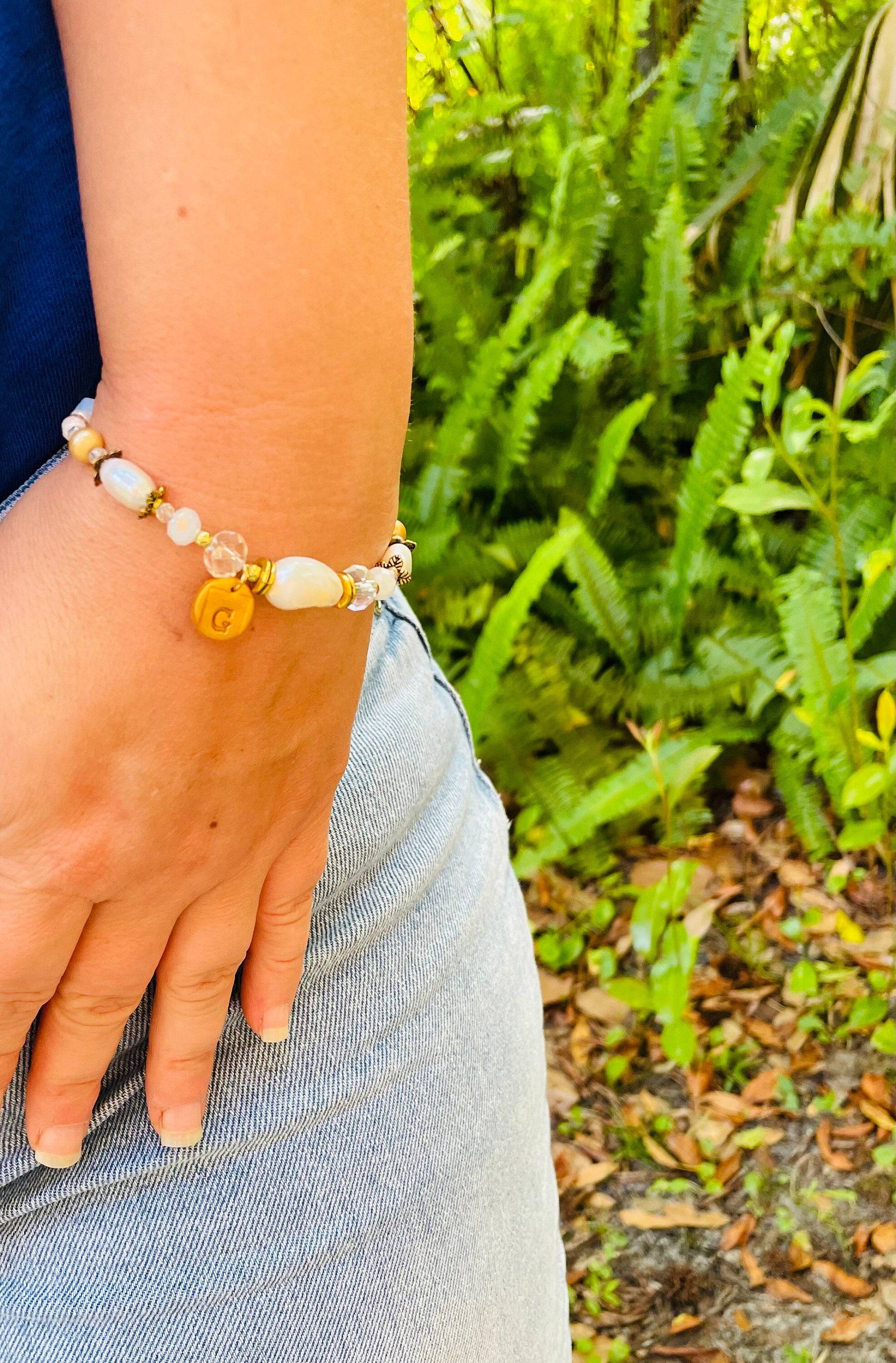 Personalized Charm Bracelet, Custom Pearl Bangle For Mom, Mother's Gift, Initial Bracelet, Family Bracelet, Bridesmaids Gift, Teacher gifts
