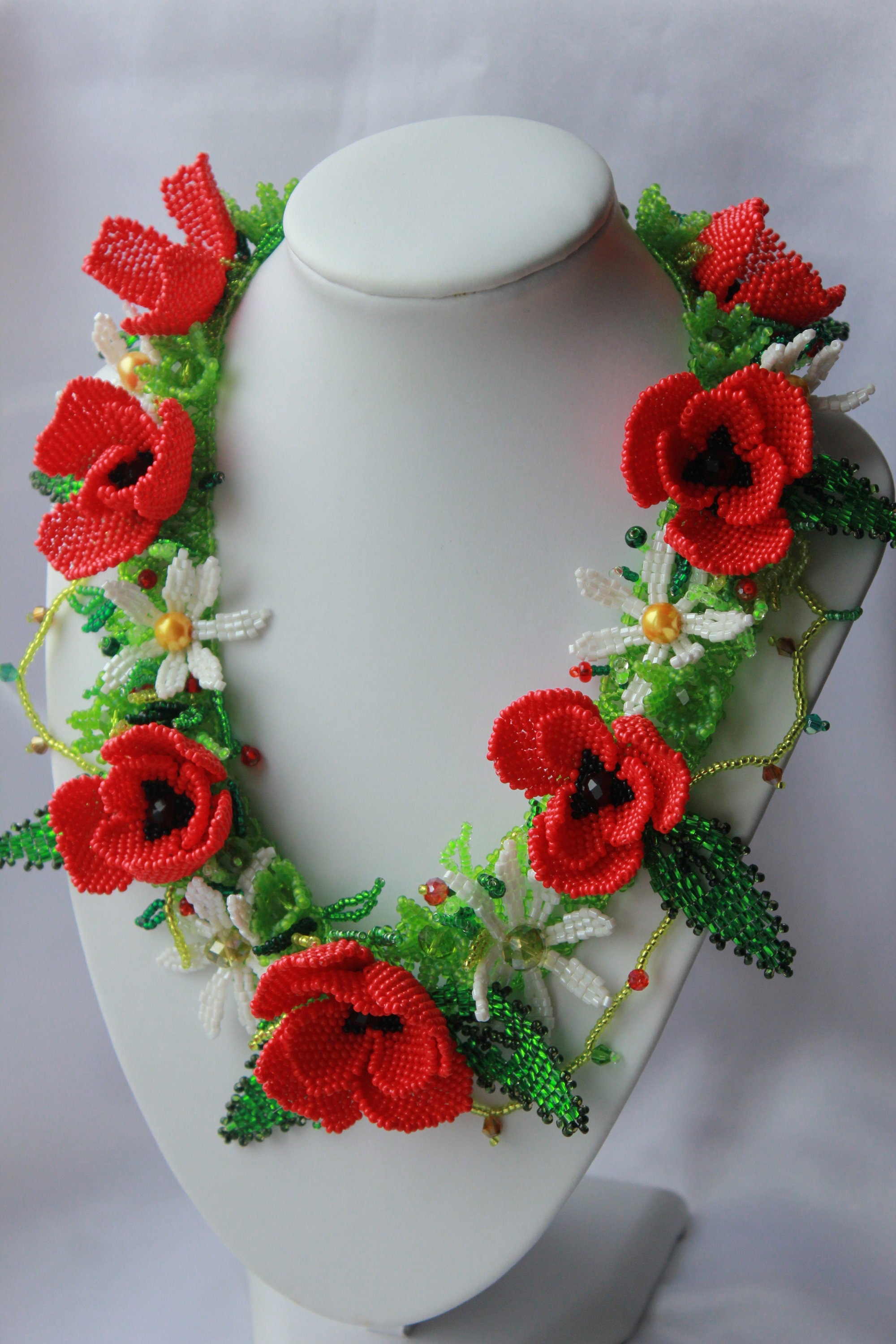 Red poppy and daisy necklace~floral choker collar~unique gifts for women~seed bead statement jewelry~bride floral headpiece~anniversary gift