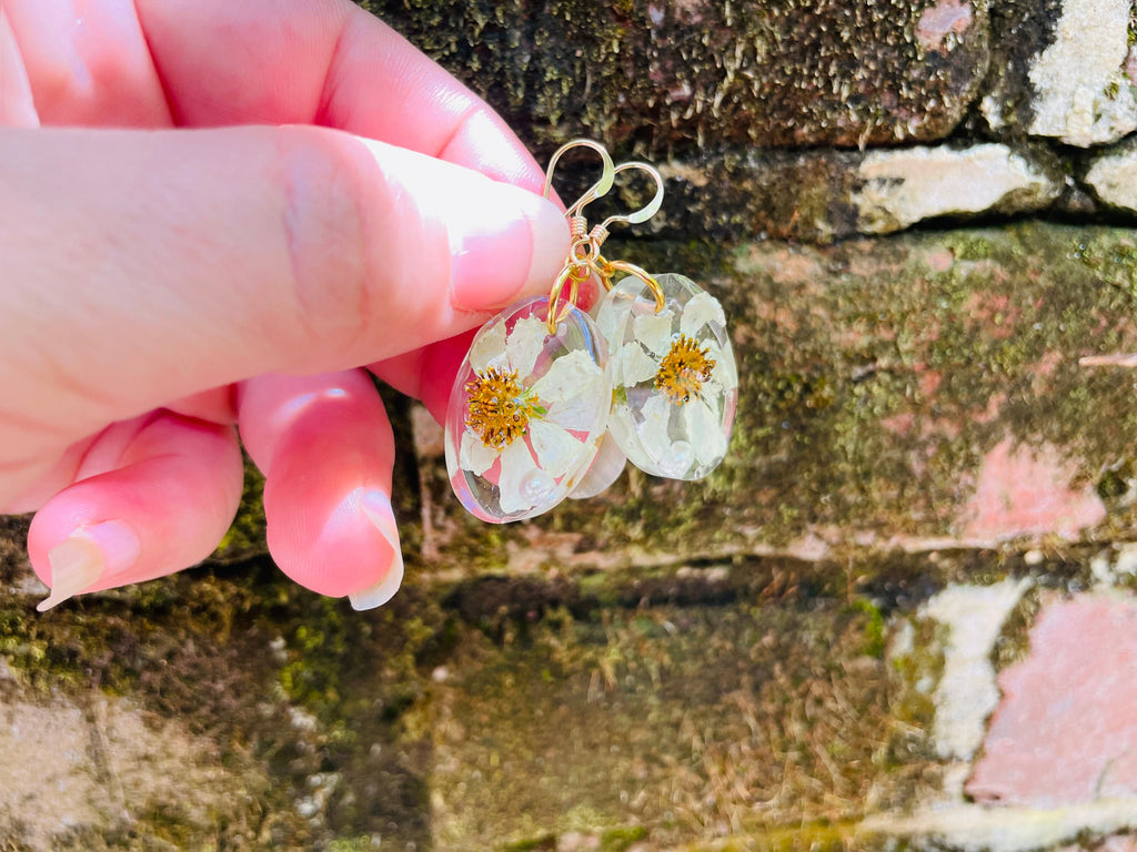 Pressed Daisy Flower Necklace Earrings Set: 14K Gold April Birth Flower Jewelry