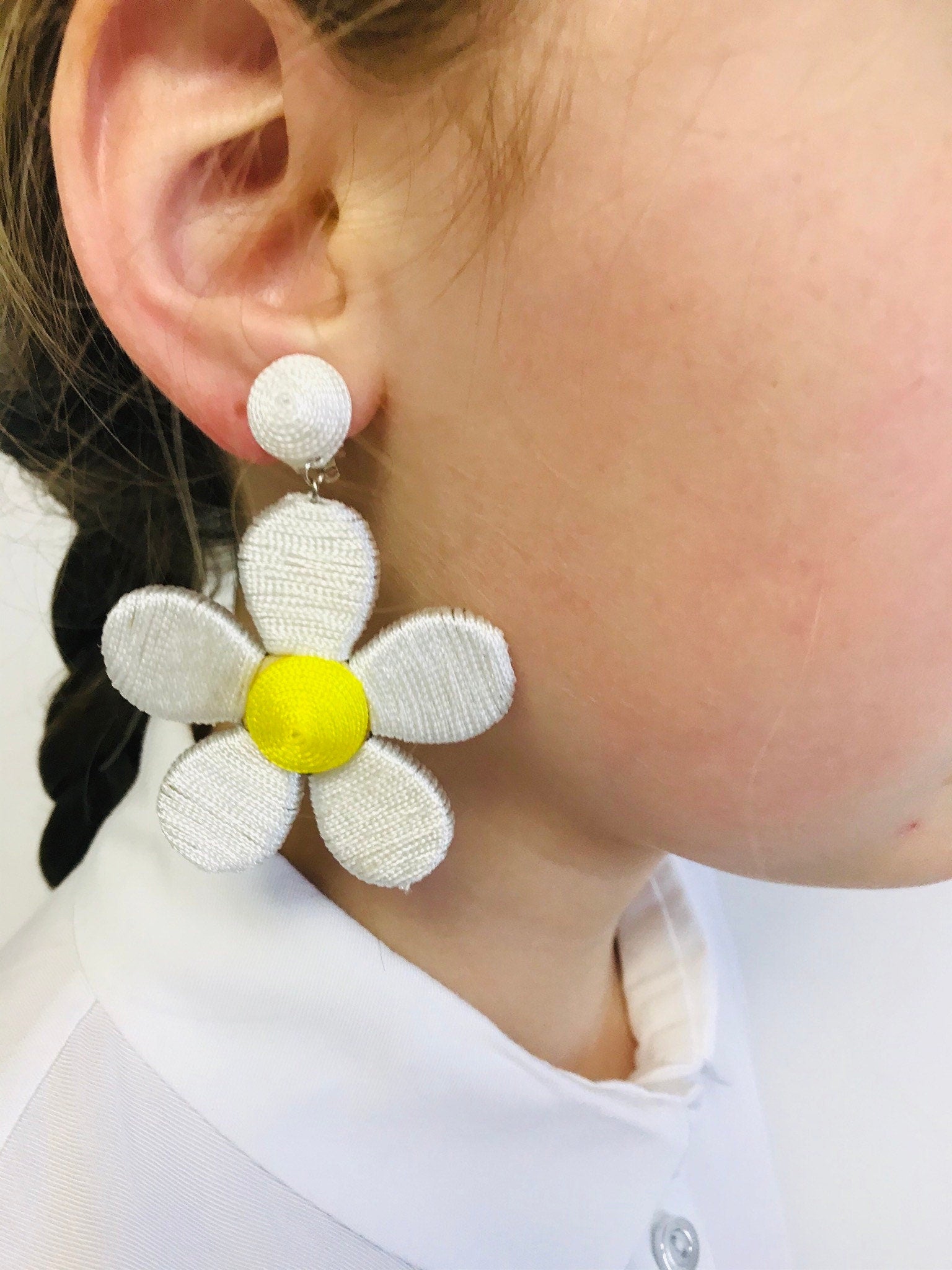 Cottagecore wedding clip earrings for bride bridesmaid, hot pink handmade Rebecca style big Daisy earrings, silk wrapped Flower earrings
