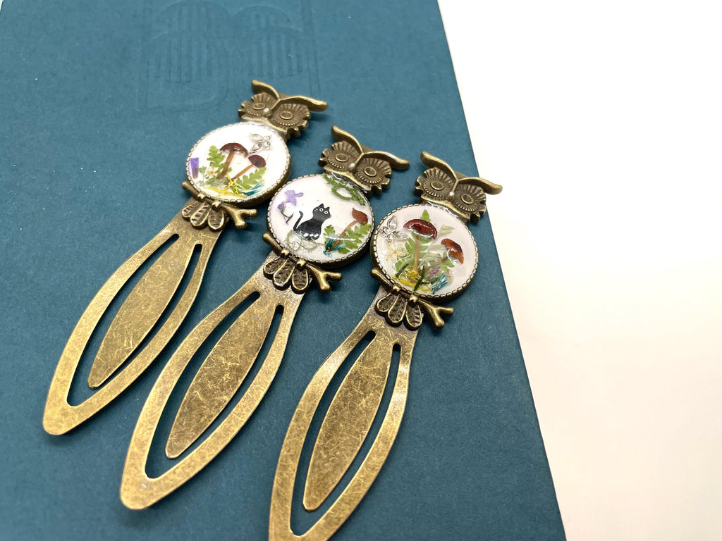 Personalized Cat Dog Bookmark with Real Mushrooms & Flowers | Custom Metal Initial Book Lover Gift