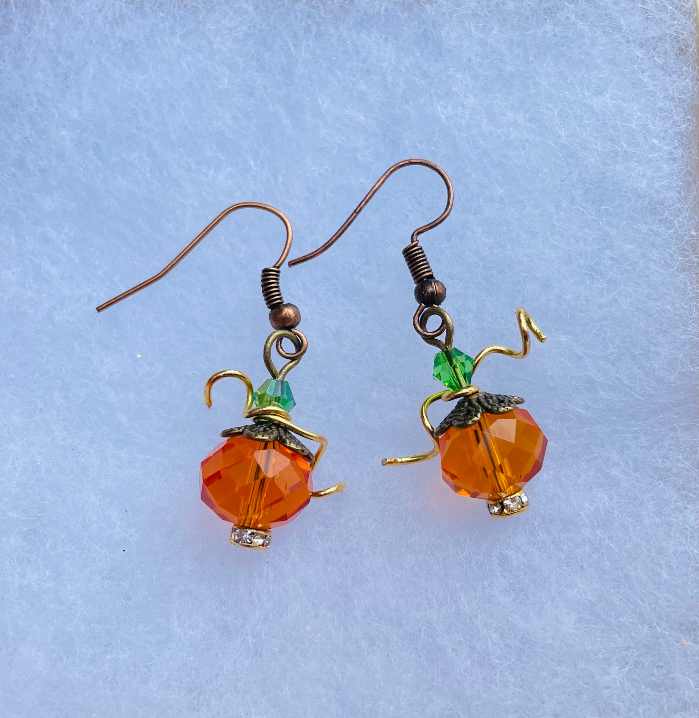 Halloween earrings, cute fall jewellery, pumpkin earrings dangle crystal, lightweight autumn earrings, Halloween party costume accessory