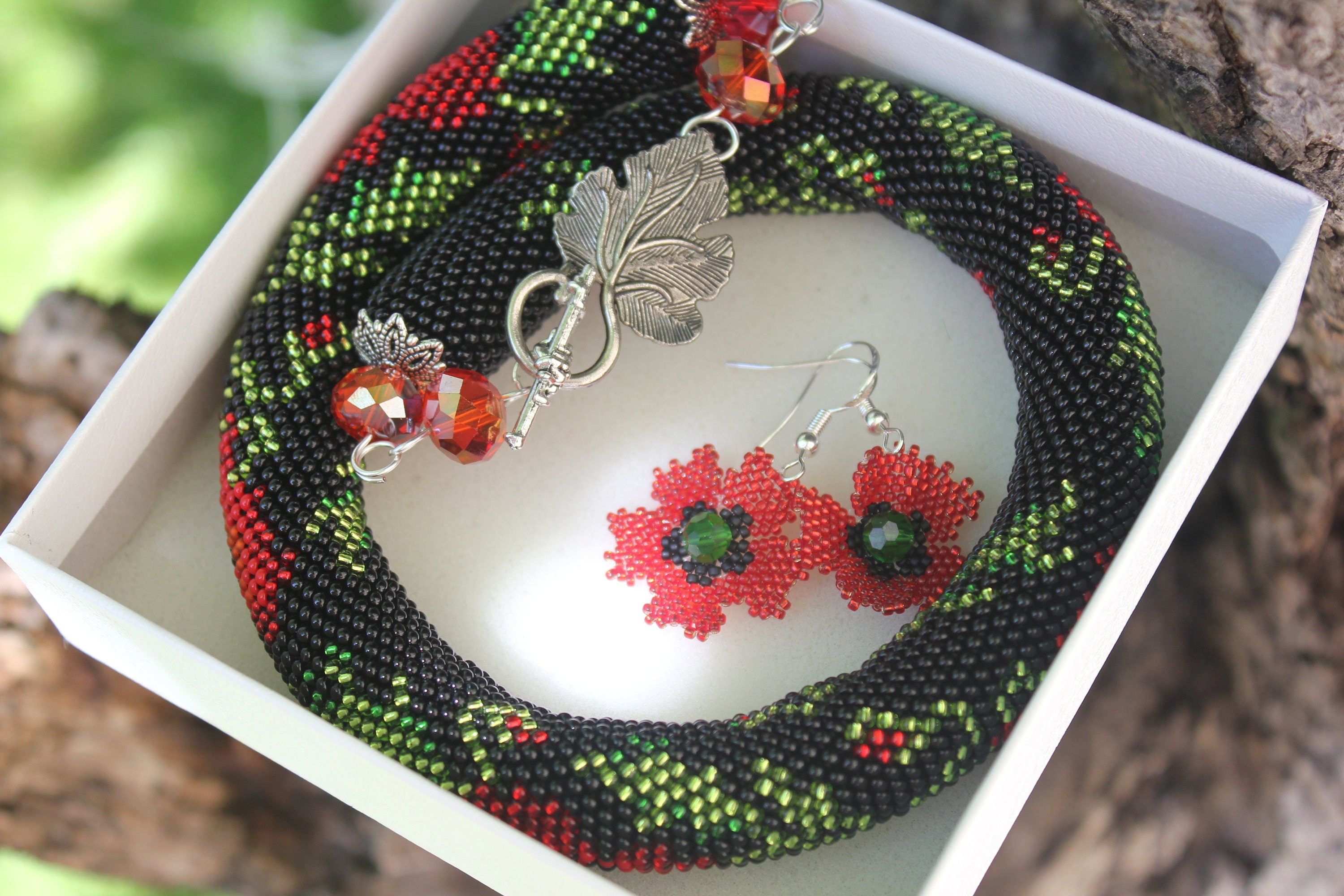 Red poppy earrings, Red Flower Earrings, Red Dangling Earrings, Beaded Flower Earrings, handmade Drop Earrings, modern beadwork jewelry mom