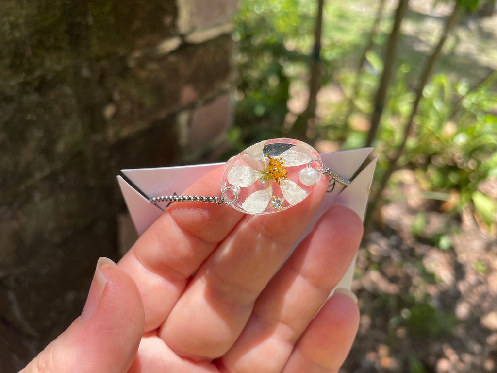 Personalized Birthstone Daisy Flower Bracelet: Handmade Wedding Jewelry