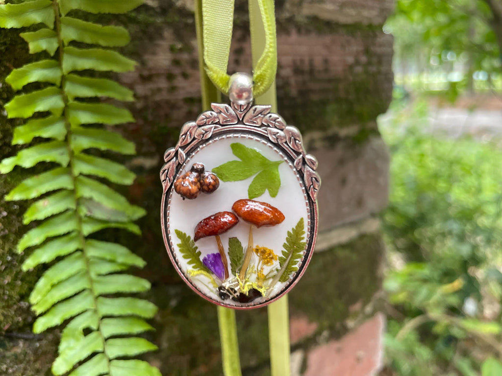 Green Velvet Choker Real Mushroom Flower Acorn Nature Necklace Boho Woodland Wedding Cameo Necklace Moss Green Green Academia Whimsical gift