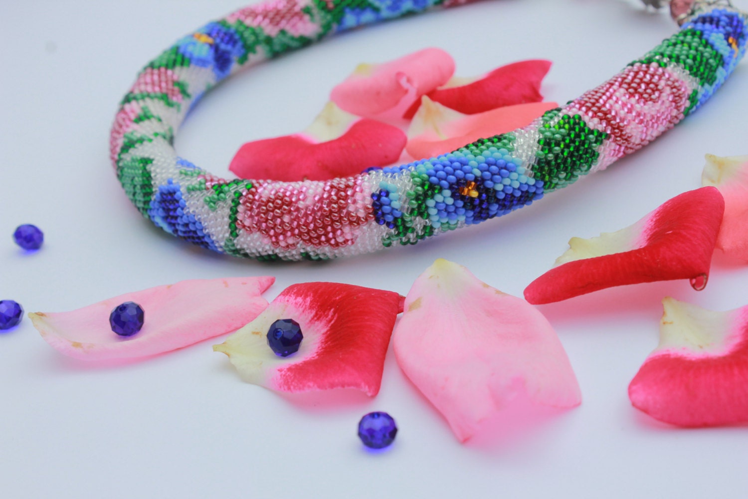 Pink roses necklace~mother of the bride gift~seed bead choker~summer necklace for women~birthday jewelry for her~romantic present for wife~